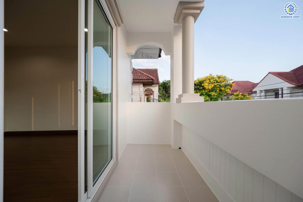 บ้านมือสองตกแต่งใหม่ โครงการ มณียา2 รัตนาธิเบศร์-ท่าอิฐ แบรนด์ Property Perfect หลังใหญ่ เนื้อที่ 50 ตร.ว. ฟังก์ชันครบ 3 ห้องนอน 2 ห้องน้ำ 1 ห้องอเนกประสงค์ 1 ที่จอดรถ บนทำเลเชื่อมต่อถนนรัตนาธิเบศร์ และถนนราชพฤกษ์ ใจกลาง 2 เซ็นทรัลฯ ใกล้รถไฟฟ้าสายสีม่วง "สถานีบางรักน้อยท่าอิฐ" และทางด่วน "งามวงศ์วาน"